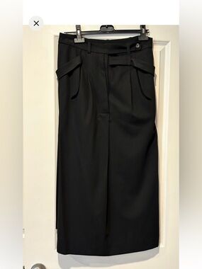 Classic Black Pencil Skirt - Sleek Professional Style